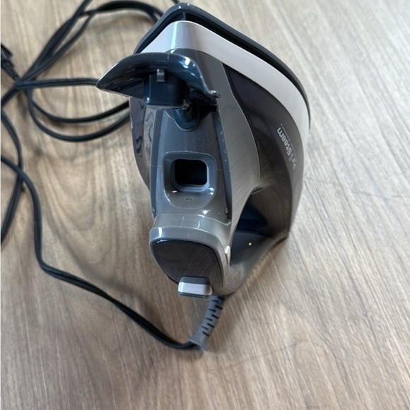 Pur Steam Iron - Black and Gray - Picture 5 of 7
